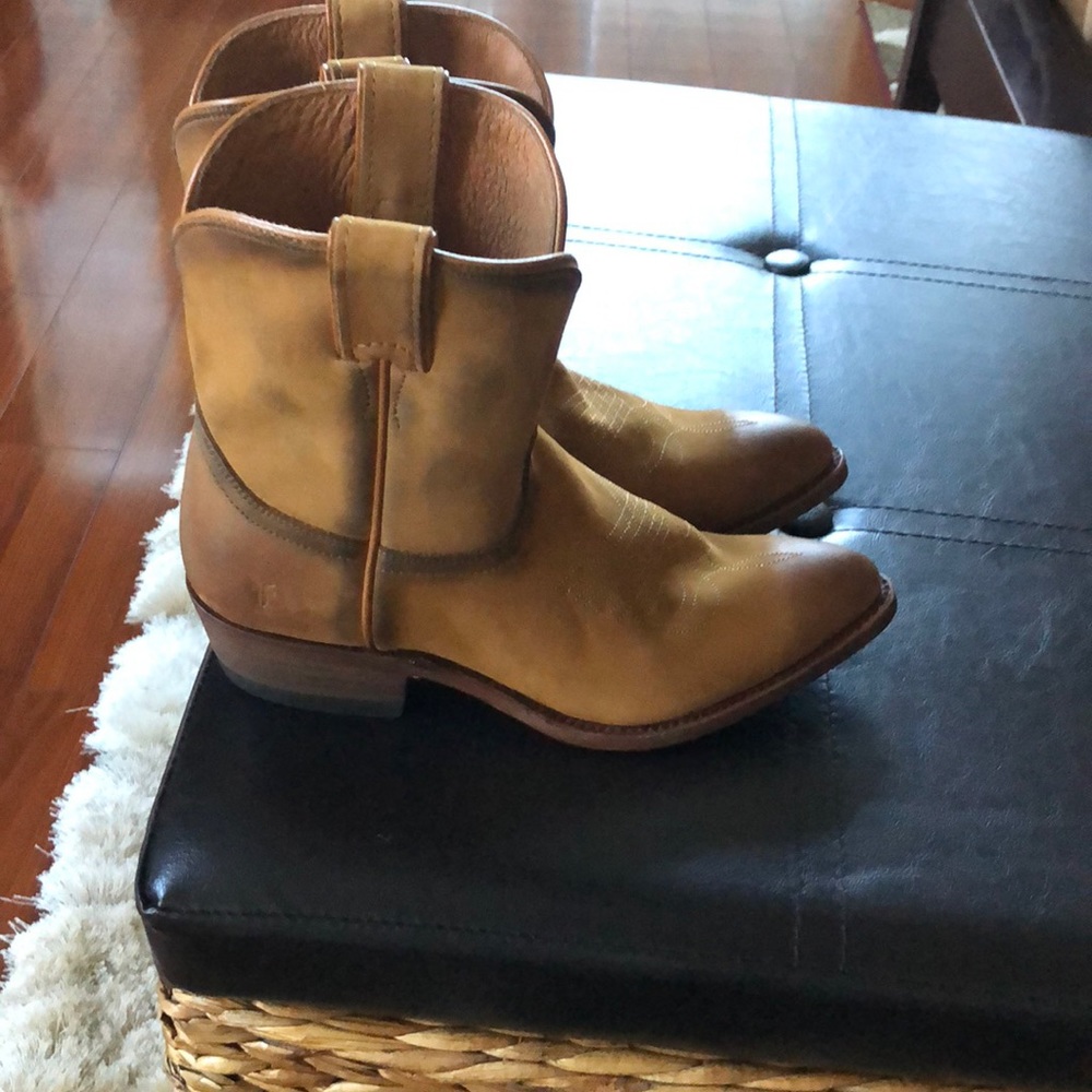 Frye short pull on boots